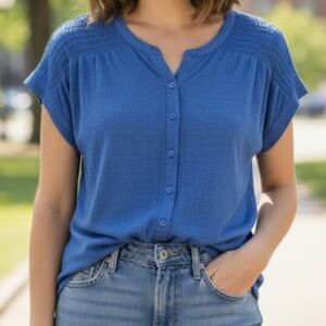 Cable & Gauge Blue Button-Up Top Size Large